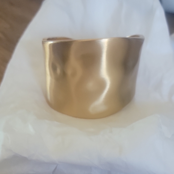 Elegant Gold Cuff Bracelet - Picture 1 of 4